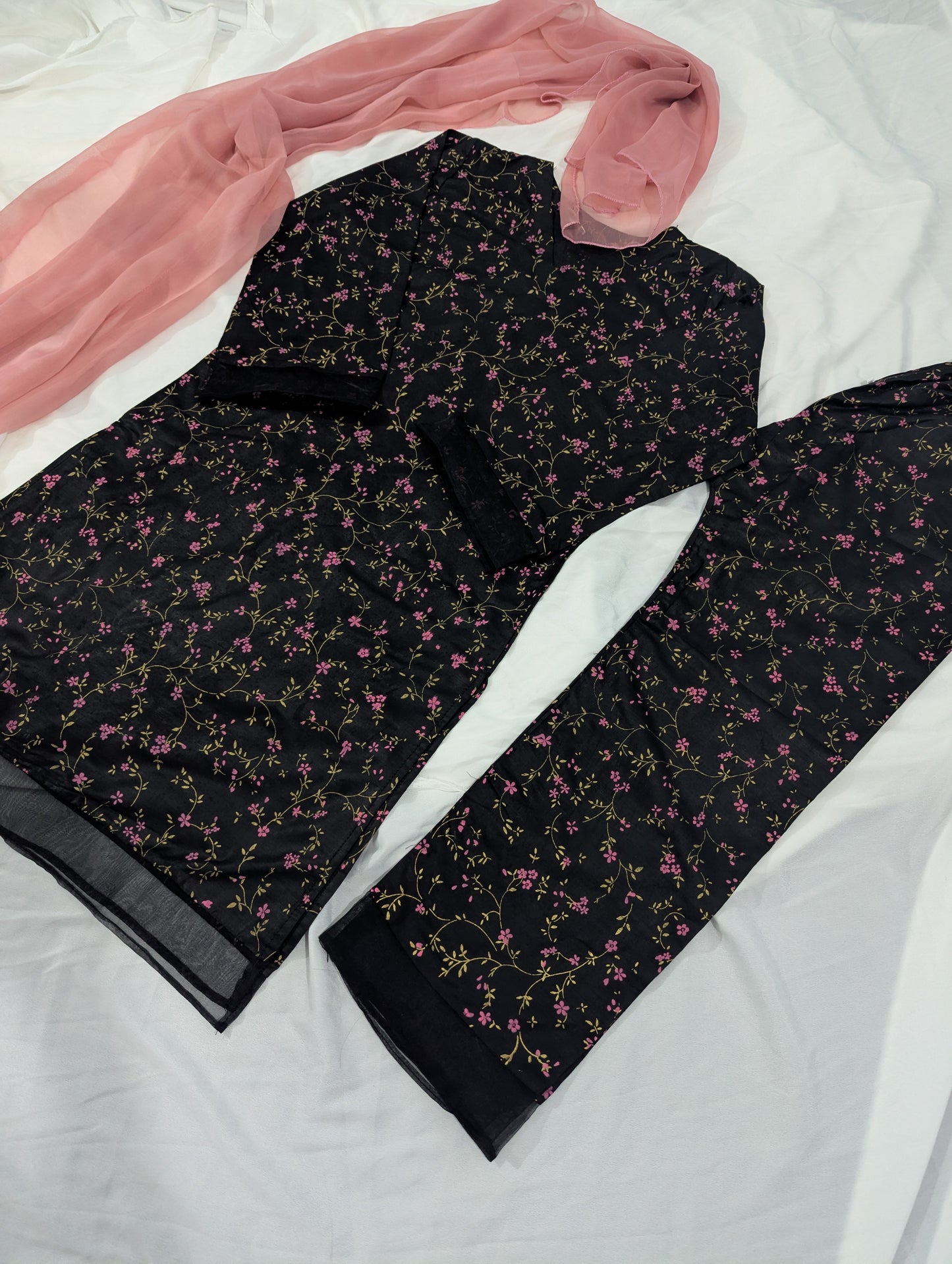 Mizaaj 3 PCs Print