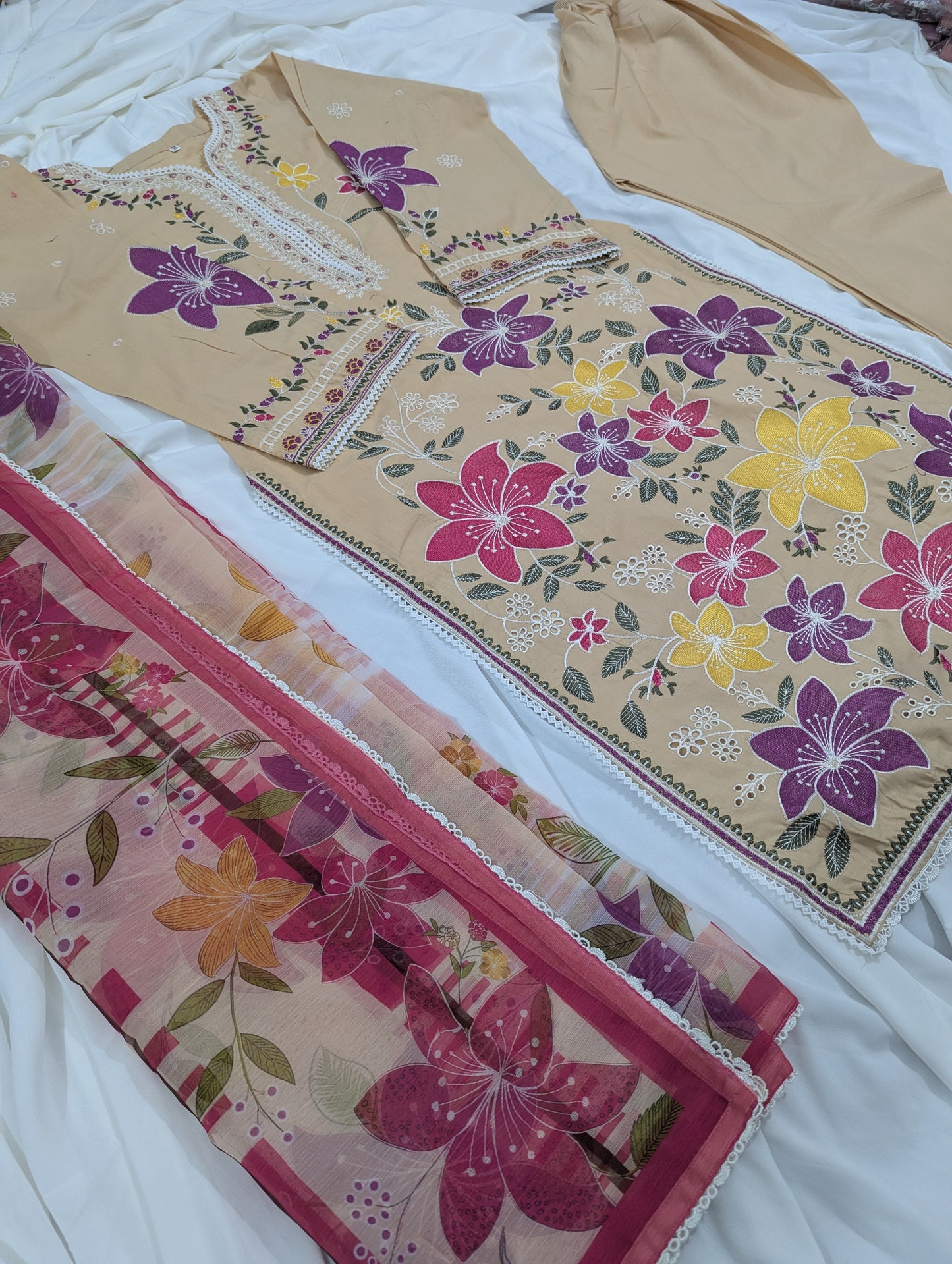 BEIGE LOVE 3 PC EMBROIDERY
