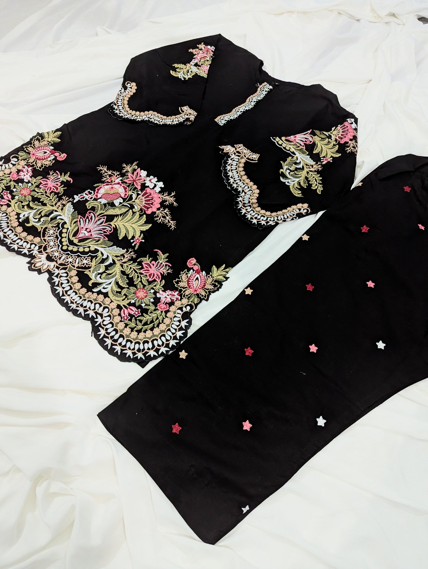 MULTI BLACK 2 PC EMBROIDERY